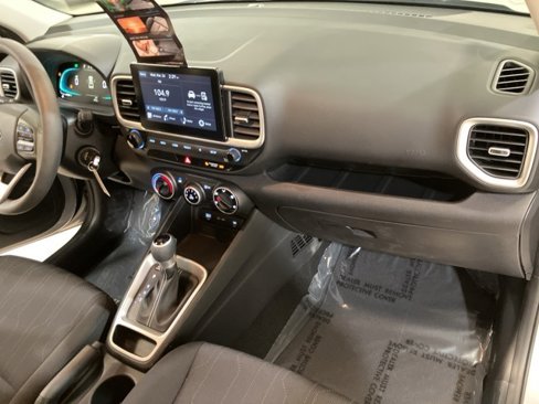 Used 2024 Hyundai Venue SE image 22