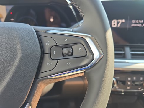 New 2025 Chevrolet Trax LT w/ Driver Confidence Package image 21