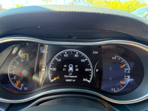 Used 2018 Jeep Grand Cherokee Laredo image 28