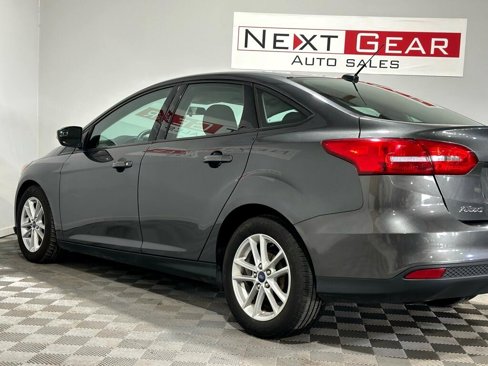 Used 2017 Ford Focus SE image 4