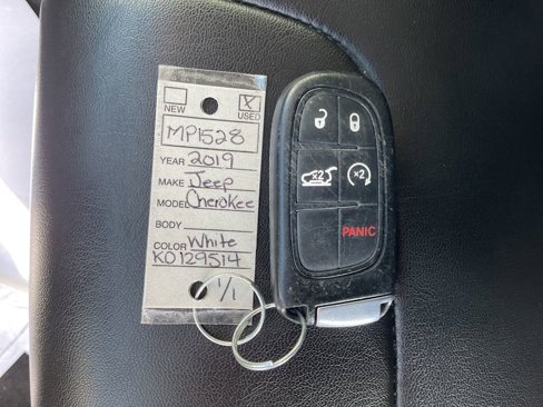 Used 2019 Jeep Cherokee Latitude Plus w/ Comfort/Convenience Group image 25