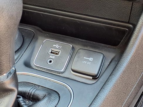 Used 2021 Jeep Cherokee Latitude image 8