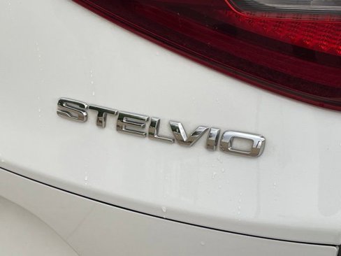 Used 2019 Alfa Romeo Stelvio image 10