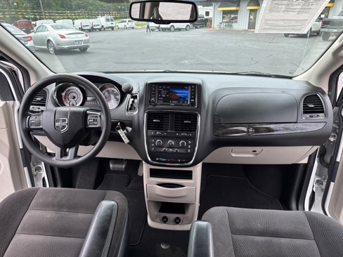 Used 2018 Dodge Grand Caravan SE w/ UConnect Hands-Free Group image 14