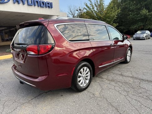 Used 2018 Chrysler Pacifica Touring-L Plus image 3