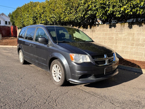 Used 2014 Dodge Grand Caravan SXT image 25