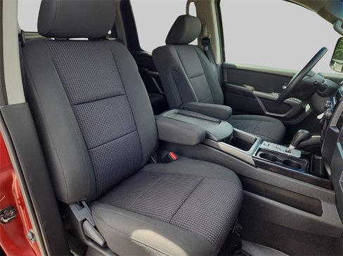 Used 2015 Nissan Titan SV image 29