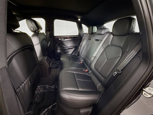 Used 2025 Porsche Macan image 18