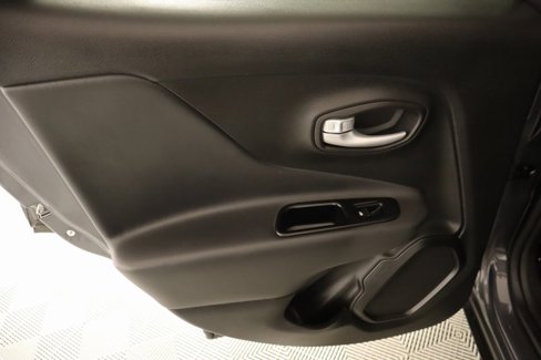 Used 2023 Jeep Renegade Latitude image 17