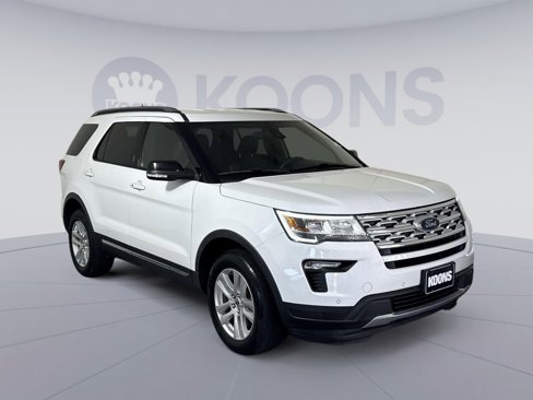 Used 2018 Ford Explorer XLT w/ Equipment Group 202A image 10