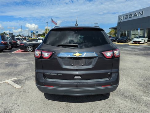 Used 2017 Chevrolet Traverse LT w/ Style and Technology Package image 6
