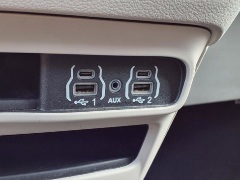 Used 2023 Chrysler Voyager LX image 21