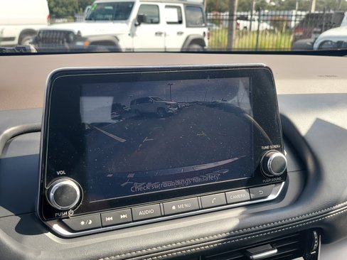 Used 2022 Nissan Rogue SV image 23