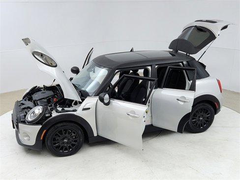 Used 2020 MINI Cooper 4-Door Hardtop w/ Storage Package image 22