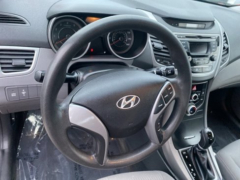 Used 2015 Hyundai Elantra SE image 11