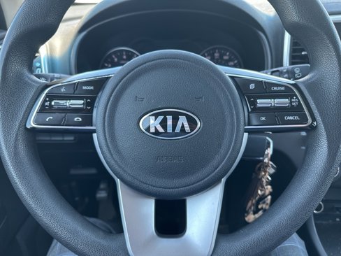 Used 2022 Kia Sportage LX image 2
