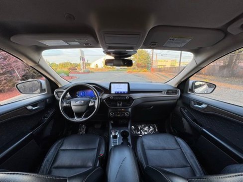 Used 2020 Ford Escape Titanium image 32