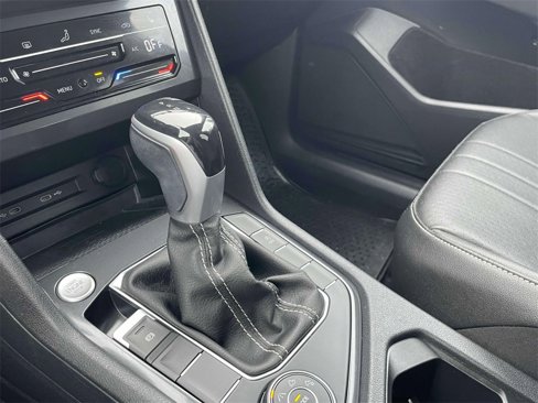 Certified 2022 Volkswagen Tiguan SE image 28