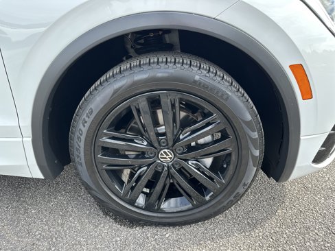 Used 2022 Volkswagen Tiguan SE R-Line image 13