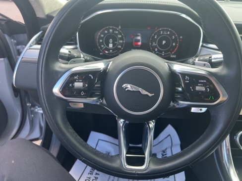 Used 2021 Jaguar XF SE image 11