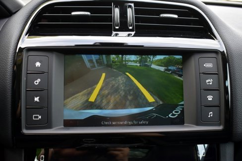 Used 2018 Jaguar F-PACE Premium image 21