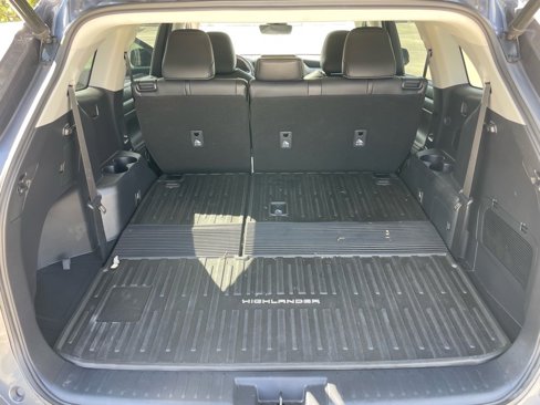 Used 2021 Toyota Highlander XLE image 24
