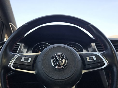 Used 2017 Volkswagen GTI SE image 28