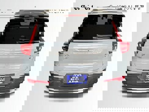 New 2025 Volvo XC40 B5 Core w/ Protection Package Premier image 15