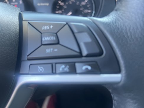 Used 2017 Nissan Rogue SV image 17