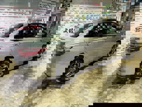 Used 2016 Toyota Camry SE image 5