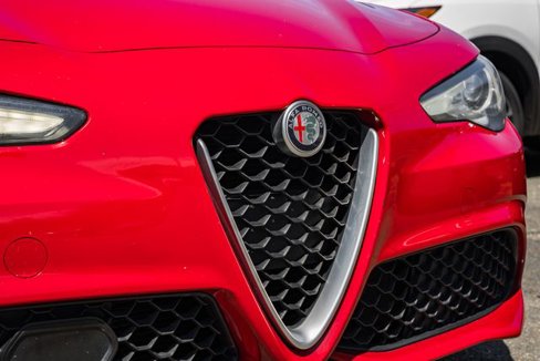 Used 2018 Alfa Romeo Giulia image 13