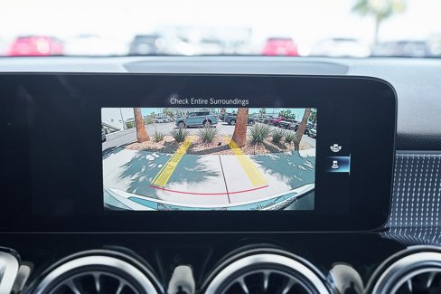 Used 2022 Mercedes-Benz GLB 250 4MATIC w/ Premium Package Lite image 56