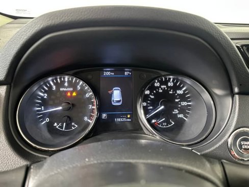 Used 2018 Nissan Rogue SV image 17