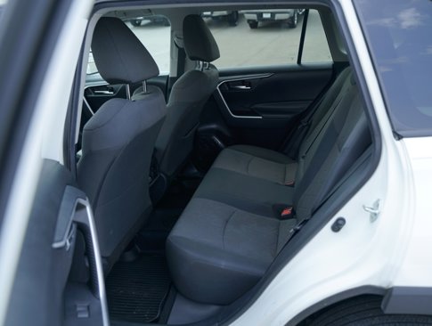 Used 2021 Toyota RAV4 XLE image 27