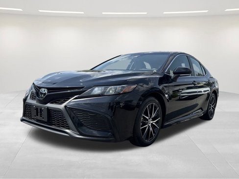Used 2022 Toyota Camry SE image 1