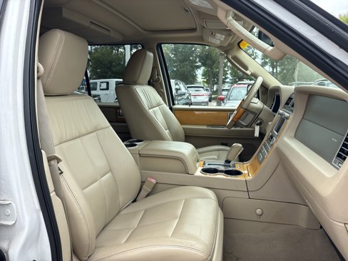 Used 2009 Lincoln Navigator 4WD image 34