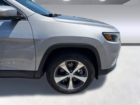 Used 2019 Jeep Cherokee Limited w/ Luxury Group image 12