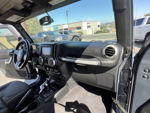 Used 2017 Jeep Wrangler Unlimited Sahara w/ Connectivity Group image 36