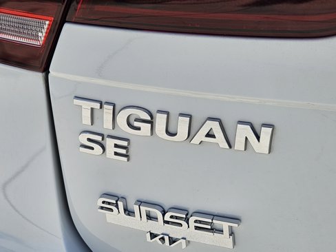 Used 2020 Volkswagen Tiguan SE w/ Panoramic Sunroof Package image 10