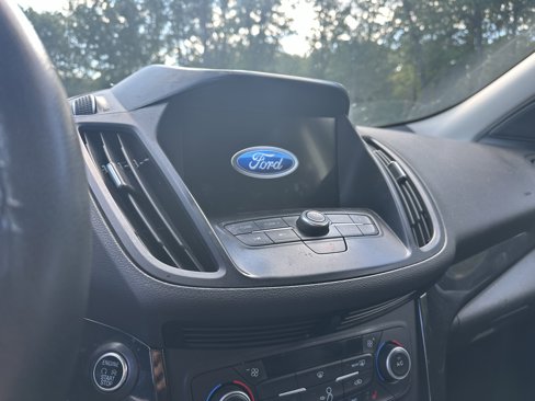Used 2019 Ford Escape SE image 19