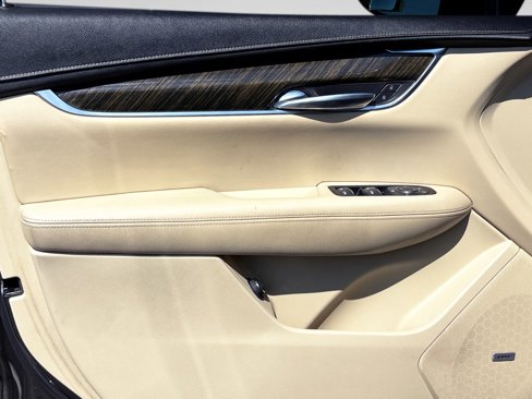 Used 2019 Cadillac XT5 FWD image 17