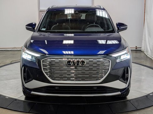 Used 2023 Audi Q4 e-tron Premium image 3