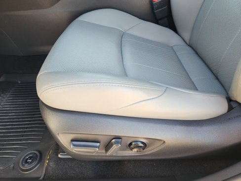 Used 2021 Toyota Venza XLE image 28