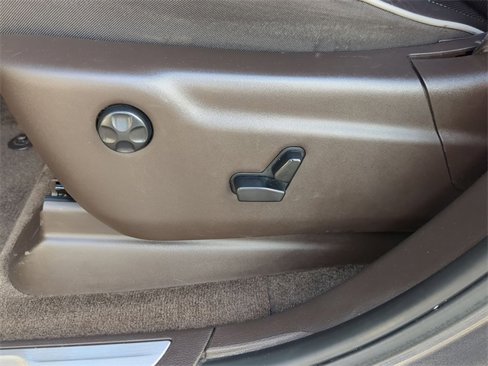 Used 2018 Jeep Grand Cherokee Overland image 16