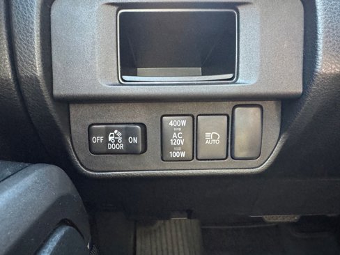 Used 2018 Toyota Tacoma TRD Sport image 8