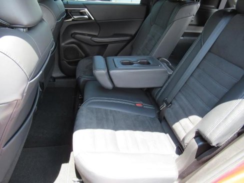 Used 2023 Mitsubishi Outlander SE image 30