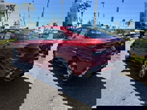 New 2025 Hyundai Elantra SE image 3