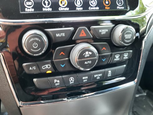 Used 2019 Jeep Grand Cherokee Limited image 27