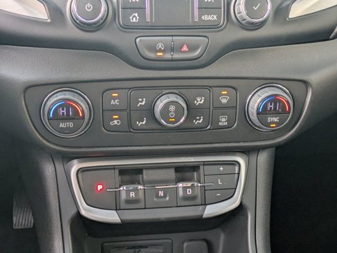 Used 2024 GMC Terrain SLT image 22