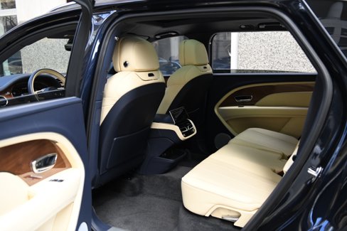 Used 2023 Bentley Bentayga Extended Wheelbase image 10